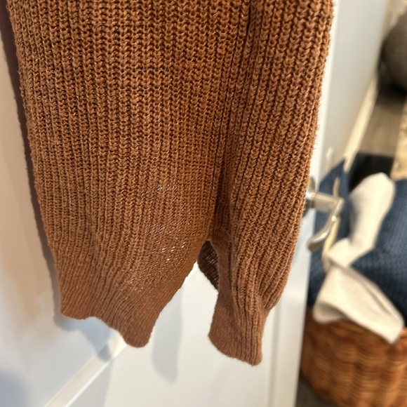 American Eagle beautiful rich terra cota colored cardigan. Size medium. - Picture 3 of 6